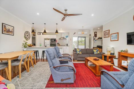 Photo of property in 7 Wells Place, Whitianga, 3510