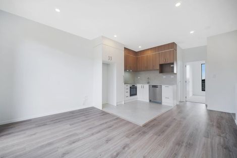 Photo of property in 5/233 Great North Road, Henderson, Auckland, 0612