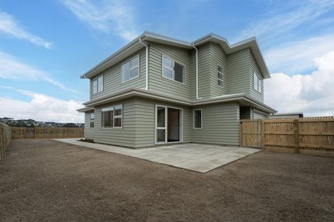 Photo of property in 70 Farnworth Terrace, Glenside, Wellington, 6037