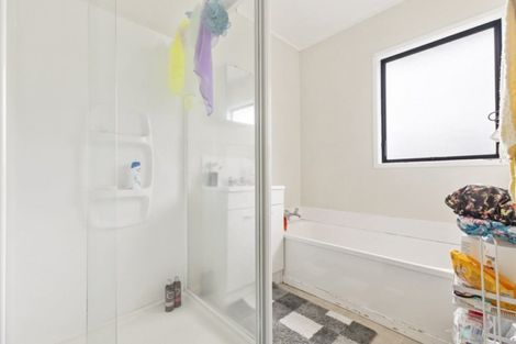 Photo of property in 2/5 Pureora Place, Clendon Park, Auckland, 2103