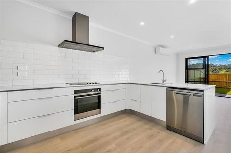 Photo of property in 32 Vincent Mcgrath Crescent, Swanson, Auckland, 0614