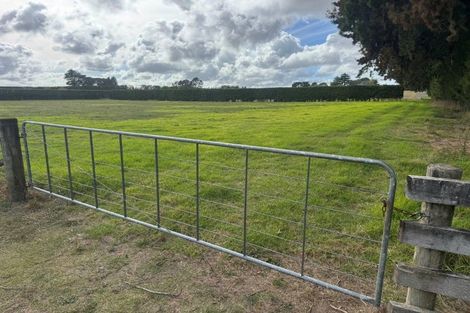 Photo of property in 42 Taupaki Road, Taupaki, 0782