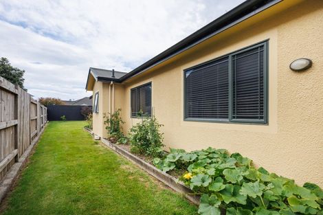 Photo of property in 27 Royal Oak Drive, Kelvin Grove, Palmerston North, 4414
