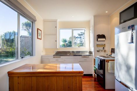 Photo of property in 4 Robertson Street, Raglan, 3225