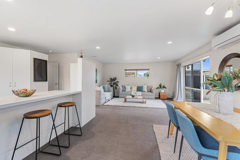 Photo of property in 72 Evans Road, Papamoa Beach, Papamoa, 3118