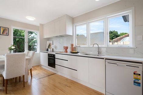 Photo of property in 48a Beaubank Road, Kelston, Auckland, 0602