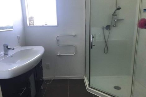 Photo of property in 2/33 Penion Drive, Flat Bush, Auckland, 2023