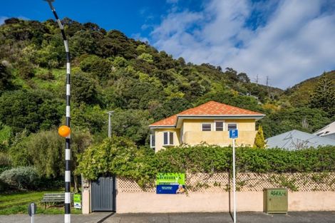 Photo of property in 147 Muritai Road, Eastbourne, Lower Hutt, 5013