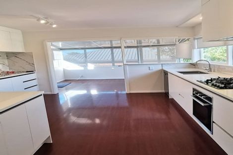 Photo of property in 2/15 Merton Avenue, Glenfield, Auckland, 0627