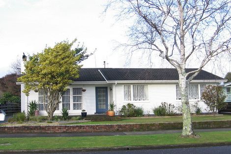 Photo of property in 132 Ruamahanga Crescent, Terrace End, Palmerston North, 4410