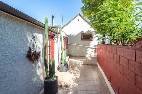 Photo of property in 24 Voelas Road, Lyttelton, 8082