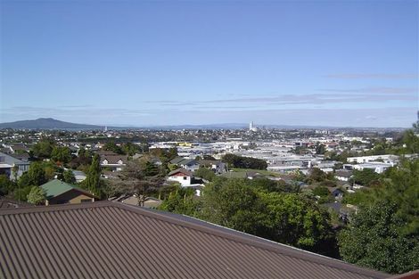 Photo of property in 8 Cheval Drive, Totara Vale, Auckland, 0629