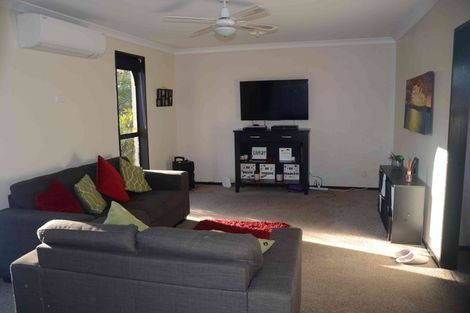 Photo of property in 12 Mchaffies Place, Wainoni, Christchurch, 8061