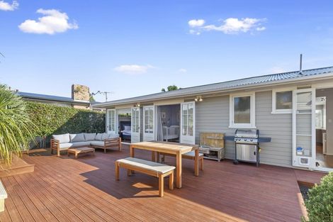 Photo of property in 15 Tamariki Avenue, Kelston, Auckland, 0602