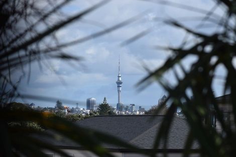 Photo of property in 27a Temple Street, Meadowbank, Auckland, 1072