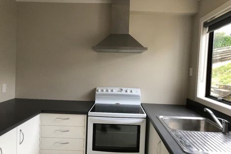 Photo of property in 33a Sunhaven Drive, Newlands, Wellington, 6037