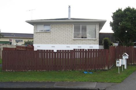 Photo of property in 2/24 Ballater Place, Highland Park, Auckland, 2010
