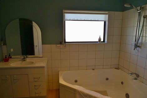 Photo of property in 175 Te Moana Road, Waikanae, 5036