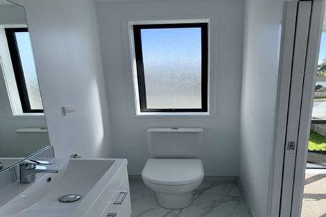 Photo of property in 1/3 Fairdale Place, Birkdale, Auckland, 0626