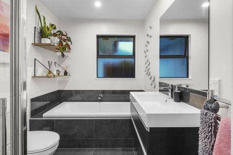 Photo of property in 55 Sequoia Way, Rangiora, 7400