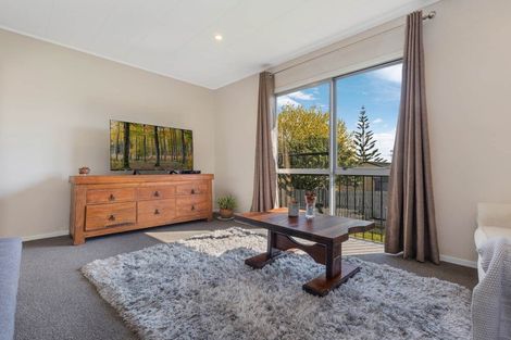 Photo of property in 25 Secretariat Place, Randwick Park, Auckland, 2105