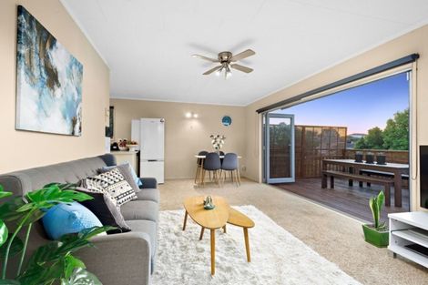 Photo of property in 12 Beauchamp Drive, Massey, Auckland, 0614