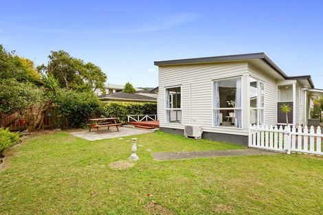 Photo of property in 9 Redwood Avenue, Tawa, Wellington, 5028