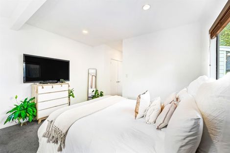 Photo of property in 10 Penguin Drive, Murrays Bay, Auckland, 0630