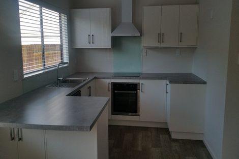 Photo of property in 60 Hillcrest Drive, Kelvin Grove, Palmerston North, 4414