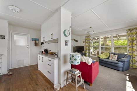 Photo of property in 16 Wairau Road, Picton, 7220