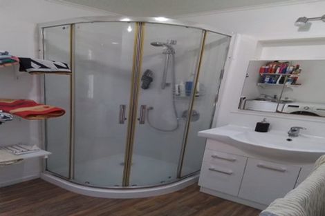 Photo of property in 2/129 Edmonton Road, Te Atatu South, Auckland, 0610