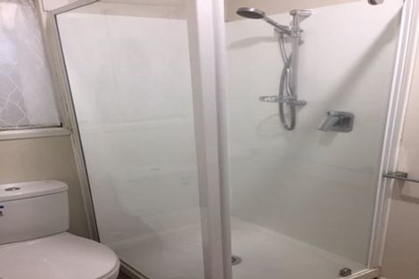 Photo of property in 2/11 Aorangi Place, Birkenhead, Auckland, 0626