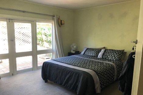 Photo of property in 20 Dallinghoe Crescent, Milford, Auckland, 0620