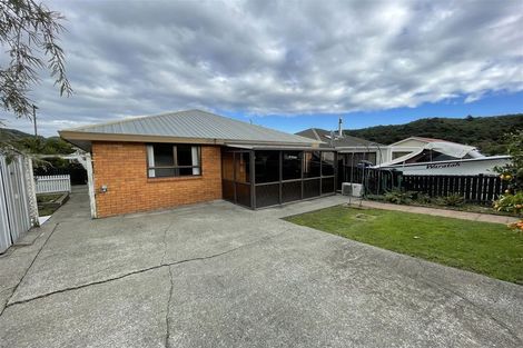 Photo of property in 155 Waikawa Road, Picton, 7220