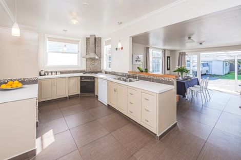 Photo of property in 72 Niblett Street, Whanganui, 4500