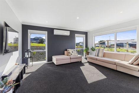 Photo of property in 158 Endeavour Drive, Whitby, Porirua, 5024