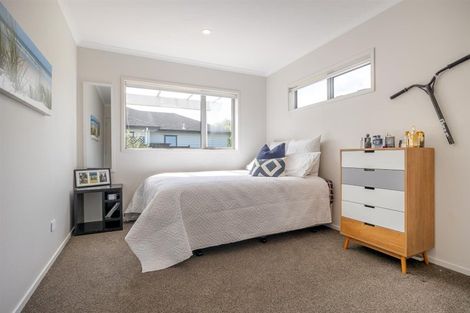 Photo of property in 8 Sir Lincoln Drive, Kumeu, 0810