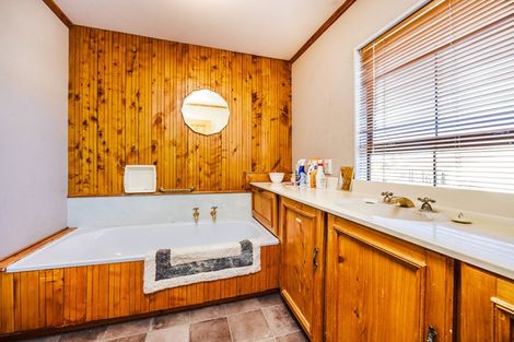 Photo of property in 9 Samara Place, Clendon Park, Auckland, 2103