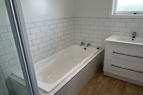 Photo of property in 3 Ware Place, Pakuranga Heights, Auckland, 2010