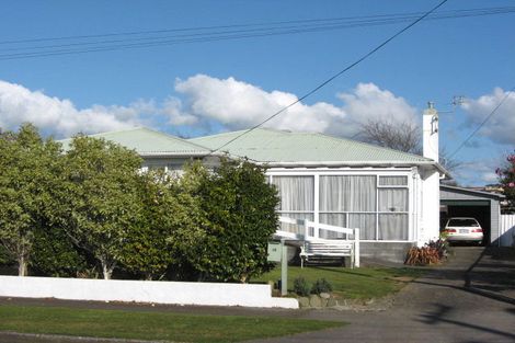 Photo of property in 16 Karaka Street, Merrilands, New Plymouth, 4312