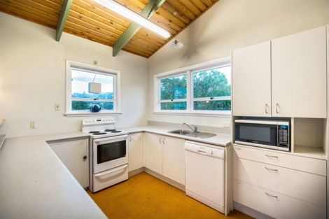 Photo of property in 66 Tindalls Bay Road, Tindalls Beach, Whangaparaoa, 0930