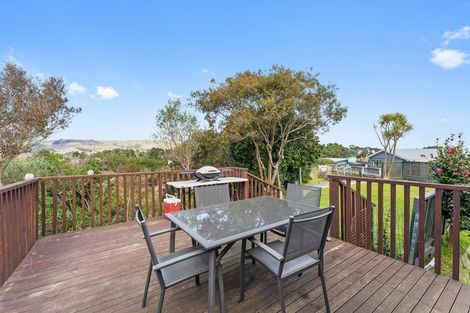 Photo of property in 30 Frimley Terrace, Waikanae Beach, Waikanae, 5036