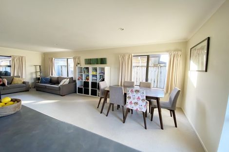 Photo of property in 33 Belcoo Crescent, East Tamaki, Auckland, 2013