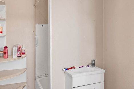 Photo of property in 12 Gloag Street, Waverley, 4510
