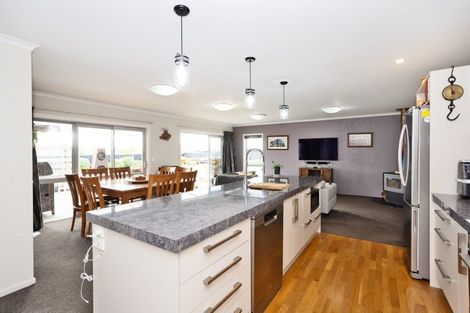 Photo of property in 21 Sunrise Drive, Seaward Bush, Invercargill, 9812