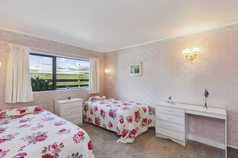 Photo of property in 50b Rewarewa Crescent, Waikanae, 5036