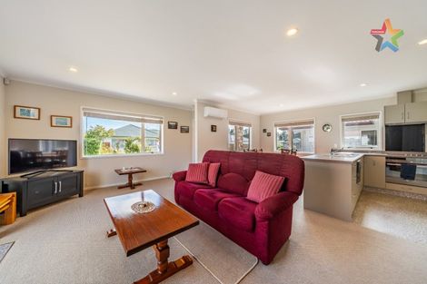 Photo of property in 37 Woodland Mews, Wainuiomata, Lower Hutt, 5014