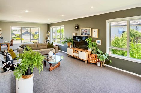 Photo of property in 60 Aotea Drive, Aotea, Porirua, 5024