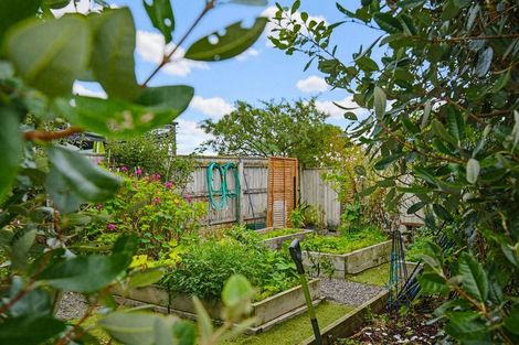 Photo of property in 63 Waipunahau Road, Waikanae, 5036