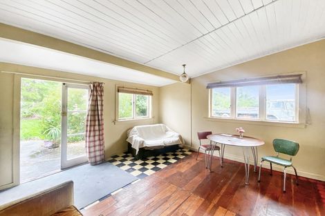 Photo of property in 6 George Street, Ohingaiti, Hunterville, 4785